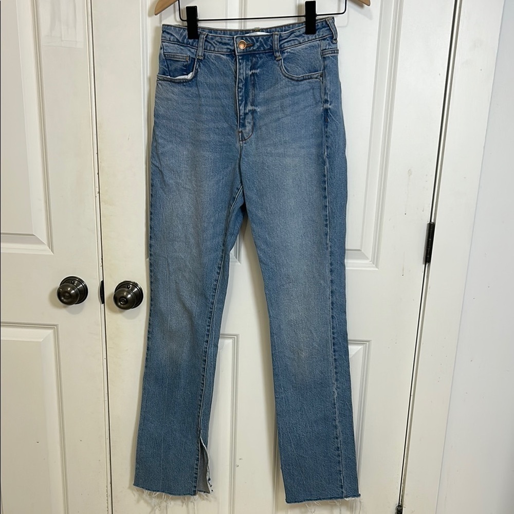 Zara Blue Straight Leg Jeans Classic Style size 6 distressed bottom with slit